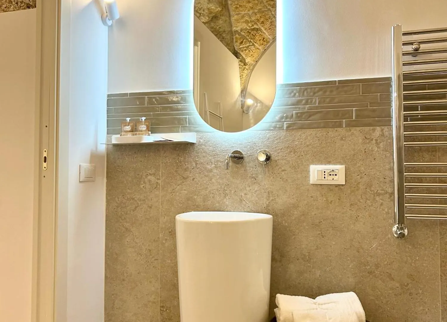 Addimura Rooms Palermo Konukevi